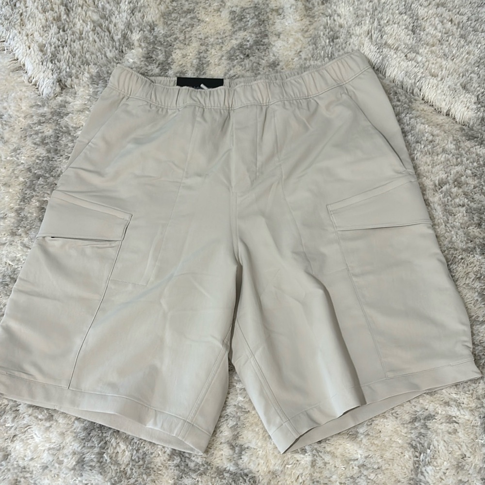 NWT Lululemon Cargo pocket shorts - Cream/offwhite color (Bone)